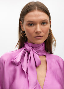 BLUSA IN RASO FLUIDA CON FIOCCO - LOLA CASADEMUNT