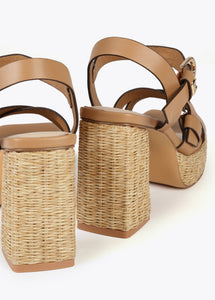 Sandalo con tacco effetto fibra naturale e fibbie - Lola Casademunt